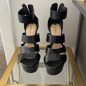 Size 7 women’s Gianni Bini